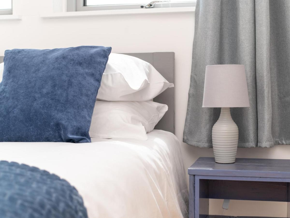 Pass The Keys Bright Modern One Bed Apartment - Bath City Centre Buitenkant foto